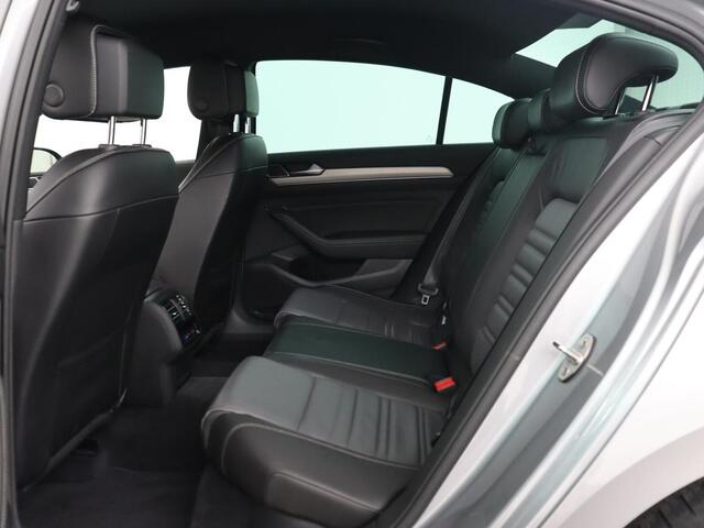 Volkswagen PASSAT 1.5 TSI R Line | Nappaleder | Stoelverwarming | Trekhaak | LED Plus | Adaptive cruise | Carplay | Virtual Cockpit | Navigatie | Climate control