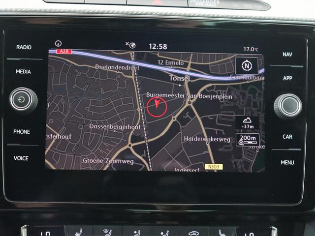 Volkswagen PASSAT 1.5 TSI R Line | Nappaleder | Stoelverwarming | Trekhaak | LED Plus | Adaptive cruise | Carplay | Virtual Cockpit | Navigatie | Climate control