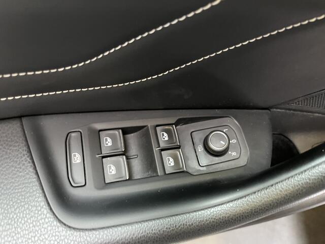 Volkswagen PASSAT Variant 1.4 TSI PHEV GTE Business / AUTOMAAT/ PANO/ ALCANTARA/ ELEKTR. TREKHAAK/ KEYLESS/ MATRIX/ 3-ZONE CLIMA/ APP-CONNECT/ ADAPT. CRUISE/ NAVI/ STOEL VERWARM./ DIGITAL DASH