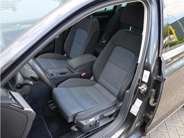 Volkswagen PASSAT Variant GTE 1.4 TSI PHEV 218PK | Panodak | 360° | Virtual | IQ Light Matrix LED | Elektrische kofferklep | Trekhaak |