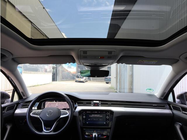 Volkswagen PASSAT Variant GTE 1.4 TSI PHEV 218PK | Panodak | 360° | Virtual | IQ Light Matrix LED | Elektrische kofferklep | Trekhaak |