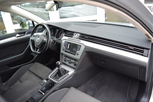 Volkswagen PASSAT Variant 1.4 126 PK TSI Comfortline Executive | PDC | Navi | Clima | Orig. NL | NAP |