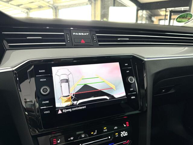 Volkswagen PASSAT 1.4 TSI PHEV GTE / Pano / ACC / Camera / Stoelverw