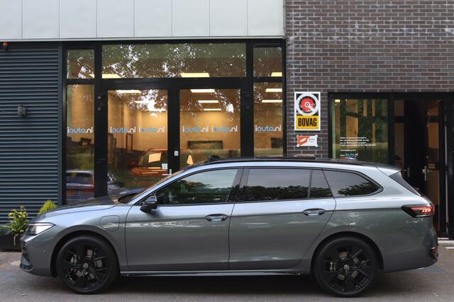 Volkswagen PASSAT Variant 1.5 eHybrid 272PK R-Line Black Style Pano/IQ.Light/360/Head-up/Navi Max/ACC/19"/Trekhaak wegkl.