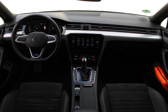 Volkswagen PASSAT Variant 1.4 TSI 204Pk PHEV GTE Highline All-Black | Leder/alcantara | Zwarte hemel | IQ-Light