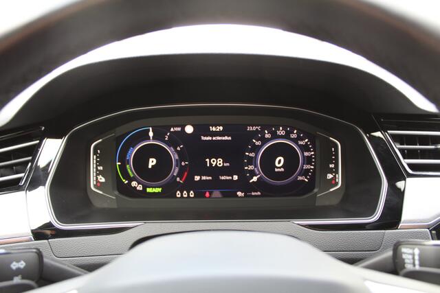 Volkswagen PASSAT Variant 1.4 TSI 204Pk PHEV GTE Highline All-Black | Leder/alcantara | Zwarte hemel | IQ-Light