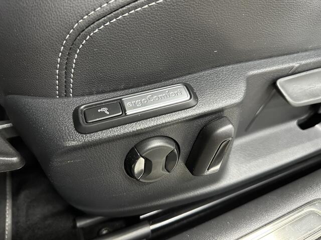 Volkswagen PASSAT Variant 1.5 TSI R-Line 150pk | Elek. Trekhaak | Massage | 19 inch | Sportstoellen + Stuur