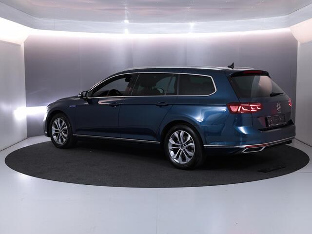 Volkswagen PASSAT 1.4 TSI PHEV GTE Business 218 pk Automaat (DSG) | Navigatie | Panoramadak | Parkeersensoren (Park assist) | Achteruitrijcamera | Matrix LED koplampen | Stoelverwarming |