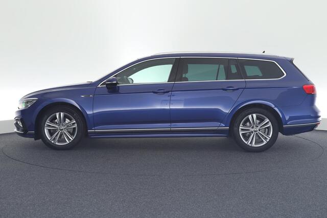 Volkswagen PASSAT Variant 1.5 TSI R-Line Business + Trekhaak Camera Keyless Stoelverwarming Virtual Cockpit Navigatie