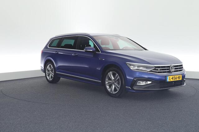 Volkswagen PASSAT Variant 1.5 TSI R-Line Business + Trekhaak Camera Keyless Stoelverwarming Virtual Cockpit Navigatie