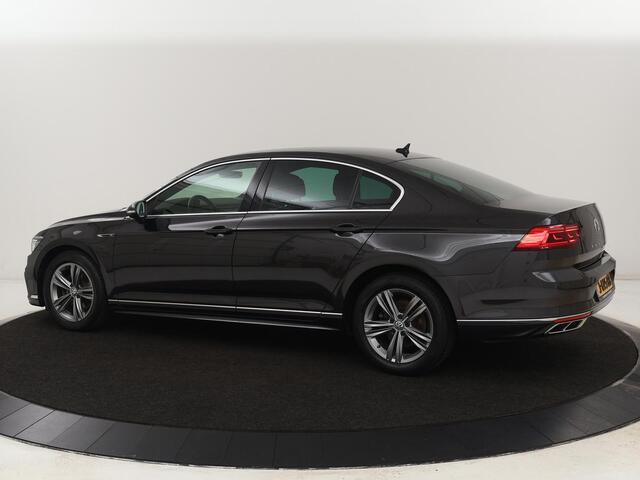 Volkswagen PASSAT 1.5 TSI Elegance Business R | Leder/Alcantara | Keyless | Stoelverwarming | Carplay | Navigatie | Full LED | Getint glas | Climate control | Virtual Cockpit