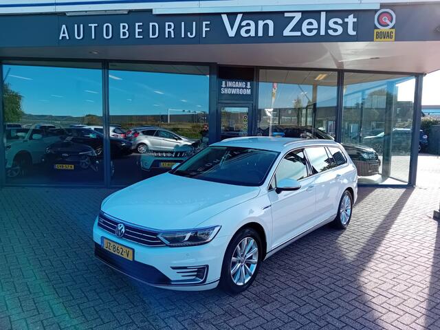 Volkswagen PASSAT Variant 1.4 TSI GTE Highline Automaat Hybride, Airco(automatisch), Multimediasysteem, Bluetooth, Navigatie, Parkeersensoren, Stoelverwarming, Cruise control adaptief, Dimlicht automatisch,Comfortstoel, Keyless go, Elektrische ramen en spiegels, Zeer nette