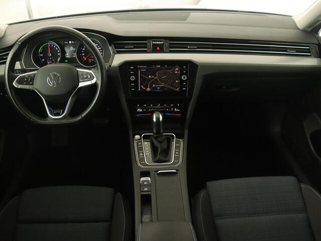 Volkswagen PASSAT 1.4 TSI PHEV GTE | Trekhaak | Stoelverwarming | Massage | Camera | Adaptive cruise | Carplay | Navigatie | Side Assist | Matrix LED | Plug In