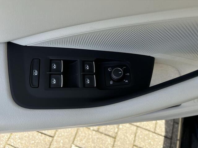 Volkswagen PASSAT Variant 1.5 272pk DSG eHybrid Elegance Business · Leder · Massage · Stoelventilatie · Elek. Trekhaak · Elek. Achterklep · Apple/Android Car Play · Navigatie · 18'' Inch ·