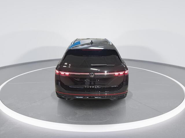 Volkswagen PASSAT Variant R-Line Edition 1.5 eHybrid 204 pk 6 versn. DSG · Multimedia pakket plus · High-end geluidsysteem 'Harman Kardon' · Prijs incl. inruilpremie ·