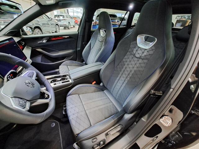 Volkswagen PASSAT Variant R-Line Edition 1.5 eHybrid 204 pk 6 versn. DSG · Multimedia pakket plus · High-end geluidsysteem 'Harman Kardon' · Prijs incl. inruilpremie ·