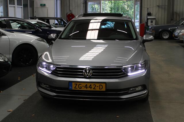 Volkswagen PASSAT Variant 1.5 TSI Highline Panoramadak, Navigatie, Airco, Trekhaak, Stuurbekrachtiging