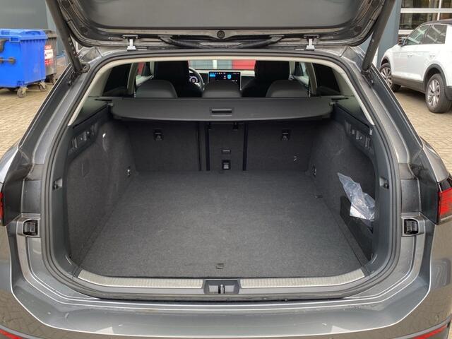 Volkswagen PASSAT 1.5 TSI E-HYBRID BUSINESS TREKHAAK/CAMERA/NAVI/CARPLAY/ACC/STOEL