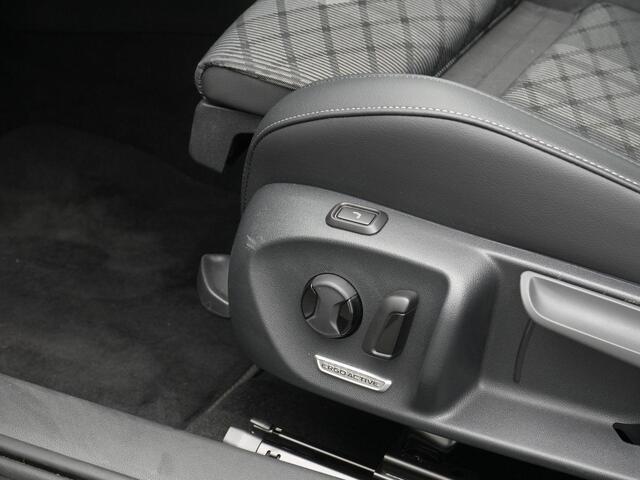 Volkswagen PASSAT Variant 1.5 eHybrid 272 pk DSG R-Line Edition | Trekhaak | IQ Light | Adaptive Cruise | Park Assist | ErgoActive voorstoelen | Black Style Pakket | 19 inch