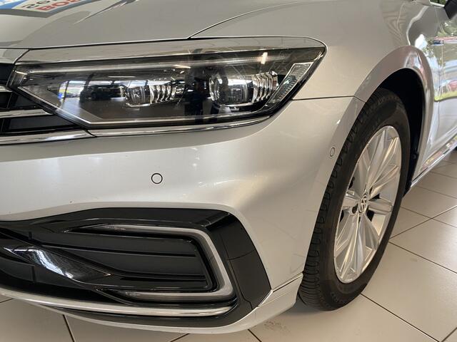 Volkswagen PASSAT Variant 1.4 TSI PHEV GTE Business Panodak/ Trekhaak / apple carplay / adaptive cruise / Navigatie / Massage stoel