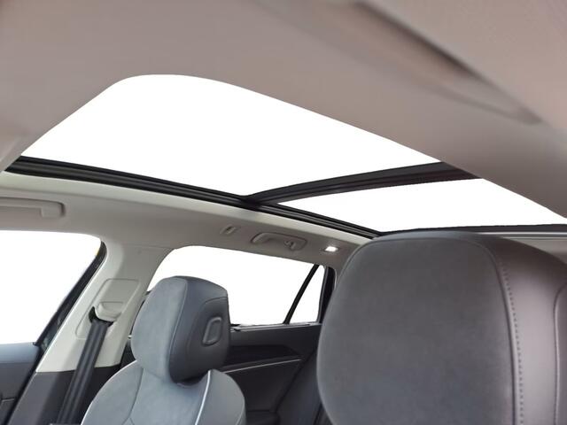 Volkswagen PASSAT Variant 2.0 TDI 150 PK Automaat Panorama-Schuifdak Massage ACC Trekhaak LED