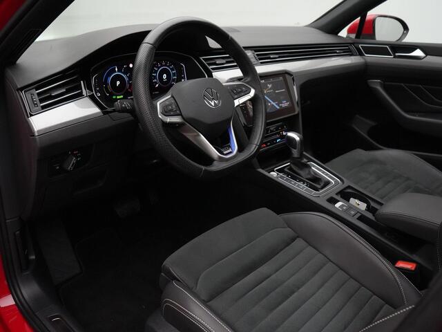 Volkswagen PASSAT Variant GTE 1.4 TSI 218 pk DSG PHEV Business | Panoramadak | Trekhaak | Geheugen-/massagestoelen | Navigatie Discover Pro | Leder/alcantara | Achteruitrijcamera