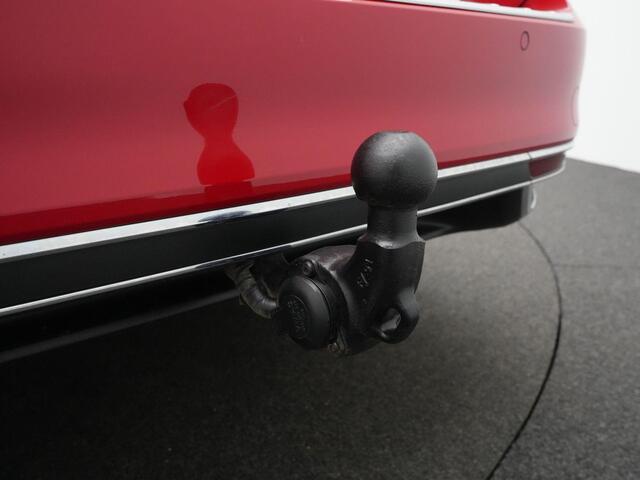 Volkswagen PASSAT Variant GTE 1.4 TSI 218 pk DSG PHEV Business | Panoramadak | Trekhaak | Geheugen-/massagestoelen | Navigatie Discover Pro | Leder/alcantara | Achteruitrijcamera