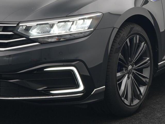 Volkswagen PASSAT Variant 1.4 TSI PHEV GTE Business Plug In Hybrid 218pk PHEV | Trekhaak Af Fabriek | Adaptive Cruise | Alcantara Sportstoelen Massage & Verwarmd | Camera | Apple Carplay | Stuur Verwarmd | Virtual | Navigatie | DAB |