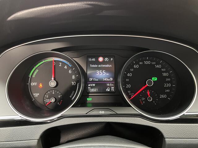 Volkswagen PASSAT Variant 1.4 TSI PHEV GTE Business / AUTOMAAT/ PANO/ ADAPT. CRUISE/ DAB/ NAVI/ CLIMA/ PARK. SENSOREN + CAMERA/ 17" LMV/ LED/ STOEL-STUUR VERWARM.