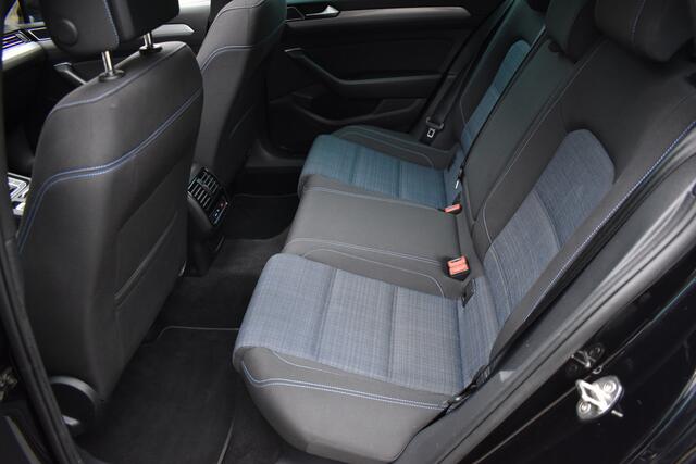 Volkswagen PASSAT Variant 1.4 TSI PHEV GTE Business Automaat / Pano schuifdak / Trekhaak / Keyless / Navi / PDC + Camera