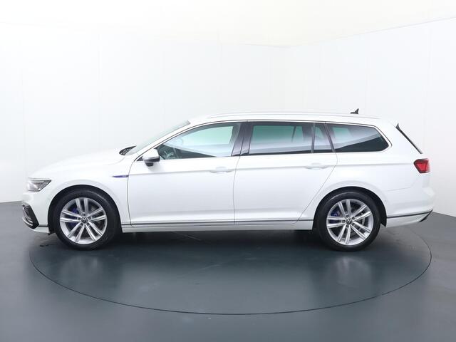 Volkswagen PASSAT Variant 1.4 TSI PHEV GTE Business | 218 PK | SoH 90% | Automaat | Trekhaak | Matrix LED koplampen | Navigatiesysteem | 18"LM velgen |