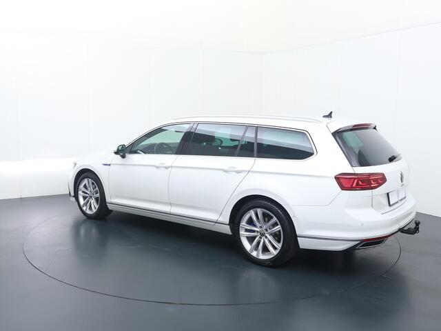Volkswagen PASSAT Variant 1.4 TSI PHEV GTE Business | 218 PK | SoH 90% | Automaat | Trekhaak | Matrix LED koplampen | Navigatiesysteem | 18"LM velgen |
