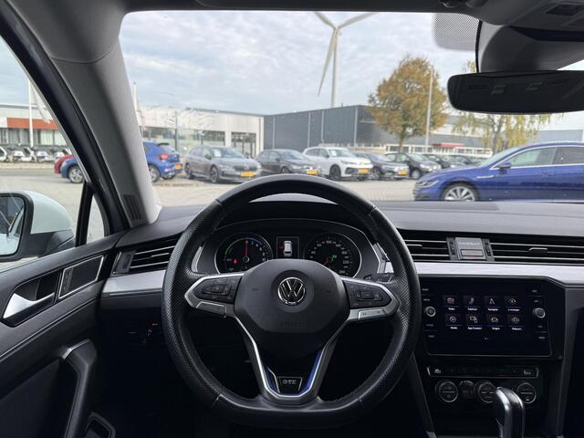 Volkswagen PASSAT Variant 1.4 TSi 218 Pk Automaat PHEV GTE Business | Adaptive Cruise | Camera | Trekhaak | Camera | Stoel Verwarming | Carplay | Navigatiesysteem | 18 Inch | 60.580 Km