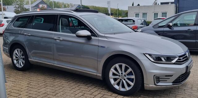 Volkswagen PASSAT Variant 1.4 TSI GTE Connected Series Plus | Zeer Nette Staat! | NL AUTO | Volledig Dealeronderhouden! | Elektrisch Glazen Panorama-dak | Leer | Stoelverwarming | Ergo Comfort Stoel | Dynaudio | Adaptive Cruise Control |Parkeersensoren Voor en Achter | 2 S