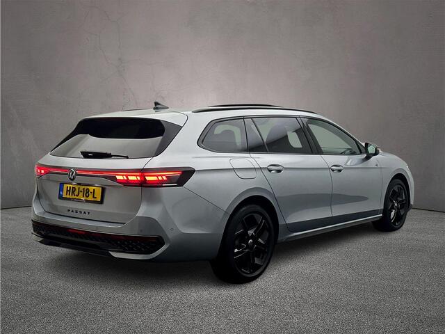 Volkswagen PASSAT Variant R-Line Edition 1.5 TSI eHybrid 204pk DSG Automaat Trekhaak, Black Style, Panoramadak, Adaptive cruise control, Harman Kardon audio