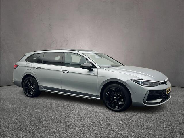 Volkswagen PASSAT Variant R-Line Edition 1.5 TSI eHybrid 204pk DSG Automaat Trekhaak, Black Style, Panoramadak, Adaptive cruise control, Harman Kardon audio