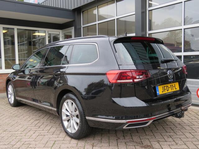 Volkswagen PASSAT 1.4 TSI PHEV GTE BNS / Pano / Wegklap.haak / Stoelverw. / Camera / BOVAG garantie