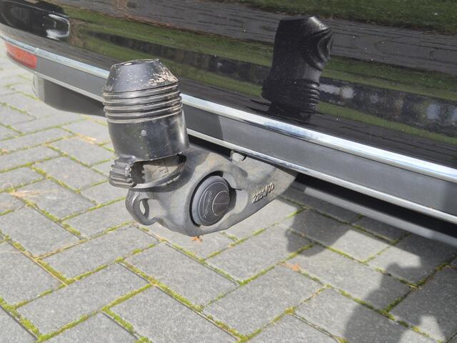 Volkswagen PASSAT Variant 1.4 TSI DSG6 GTE Business Automaat / Pack Adventure / Trekgewicht 1600 kg / Elektrisch wegklapbare trekhaak / Glazen schuif- en kanteldak / Elektrische achterklep / Achteruitrijcamera / Keyless Entry/Start / Stoelverwarming /