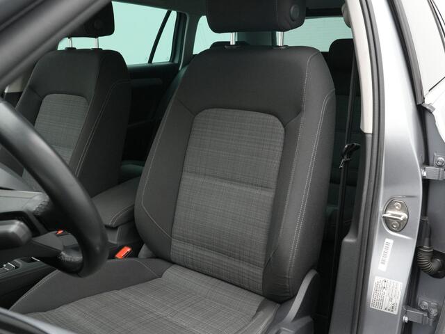 Volkswagen PASSAT Variant 1.5 TSI 150 pk DSG Comfortline Business | LED koplampen | Trekhaak | Adaptive Cruise | Parkeersensoren voor/achter | Climatronic | Carplay | Navigatie | 16 inch