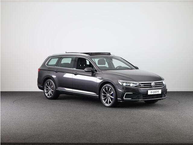 Volkswagen PASSAT Variant 1.4 TSI PHEV GTE Business 218 pk Automaat (DSG) | Trekhaak | Panoramadak | Parkeersensoren (Park assist) | Achteruitrijcamera | Adaptieve cruise control | Stoelverwarming |