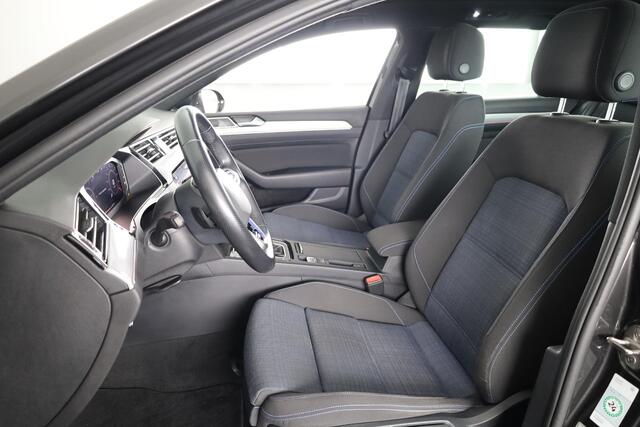 Volkswagen PASSAT Variant 1.4 TSI PHEV GTE Business 218 pk Automaat (DSG) | Trekhaak | Panoramadak | Parkeersensoren (Park assist) | Achteruitrijcamera | Adaptieve cruise control | Stoelverwarming |