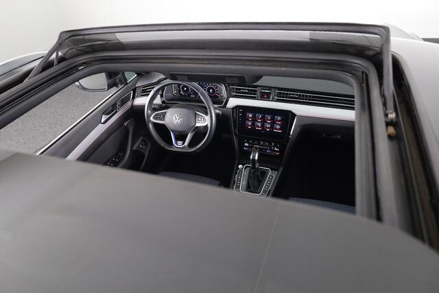 Volkswagen PASSAT Variant 1.4 TSI PHEV GTE Business 218 pk Automaat (DSG) | Trekhaak | Panoramadak | Parkeersensoren (Park assist) | Achteruitrijcamera | Adaptieve cruise control | Stoelverwarming |