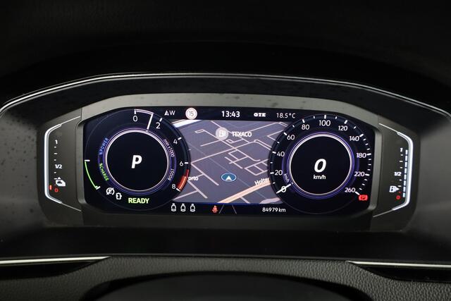 Volkswagen PASSAT Variant 1.4 TSI PHEV GTE Business 218 pk Automaat (DSG) | Trekhaak | Panoramadak | Parkeersensoren (Park assist) | Achteruitrijcamera | Adaptieve cruise control | Stoelverwarming |