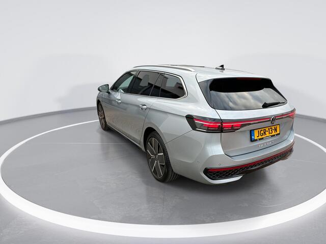 Volkswagen PASSAT Variant 1.5 eHybrid R-Line Edition Panoramadak · Harman & Kardon · Trekhaak · Head-up display