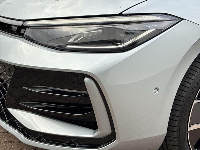 Volkswagen PASSAT Variant 1.5 eHybrid R-Line Edition Panoramadak · Harman & Kardon · Trekhaak · Head-up display