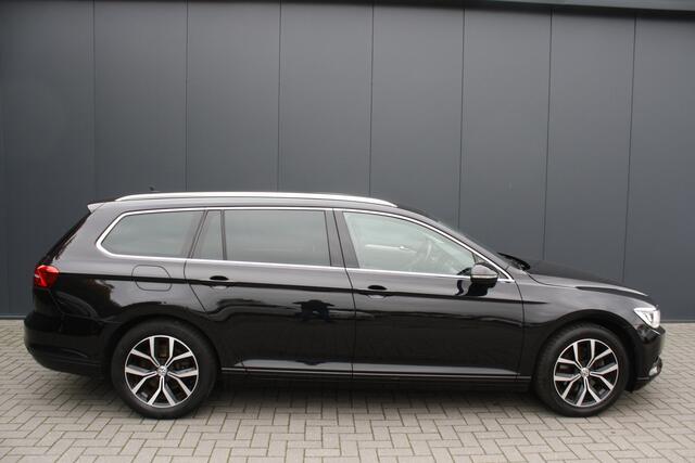 Volkswagen PASSAT Variant 1.4 TSI Comfortline Business - AUTOMAAT - TREKHAAK - NAVIGATIE