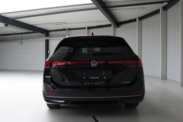 Volkswagen PASSAT Variant 1.5 eHybrid DSG Navigatie | Elec.Trekhaak | PDC+ Camera | Elec. achterklep | Side Assist
