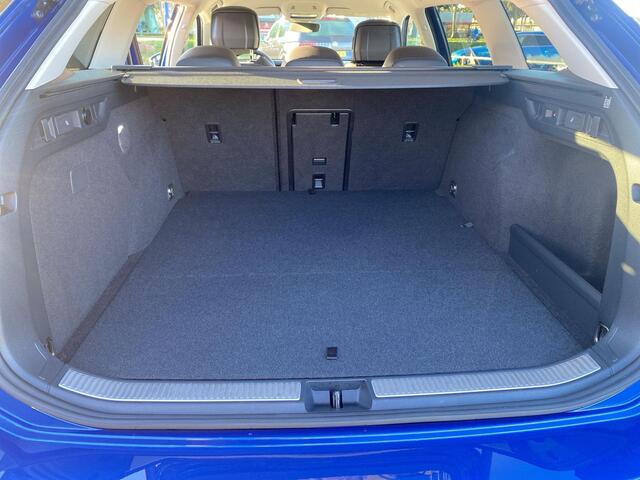 Volkswagen PASSAT Variant 1.5 eHybrid Business | trekhaak | 5 jaar garantie