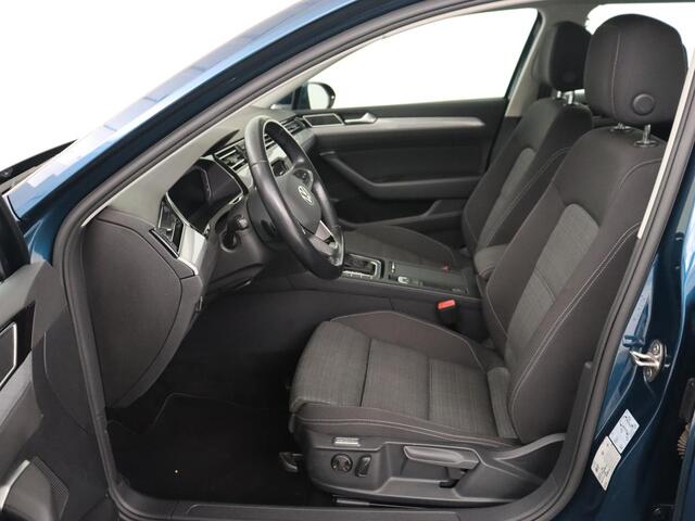 Volkswagen PASSAT 1.5 TSI Business | Stoelverwarming | Carplay | Trekhaak | Camera | Virtual Cockpit | Navigatie | Smartphone Entry | Adaptive cruise | Full LED
