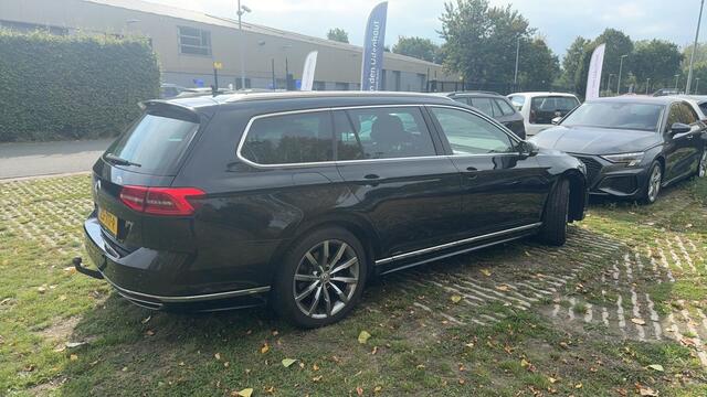Volkswagen PASSAT Variant 1.5 TSI Highline Business R / Panoramadak / Navigatie / Leder / Trekhaak